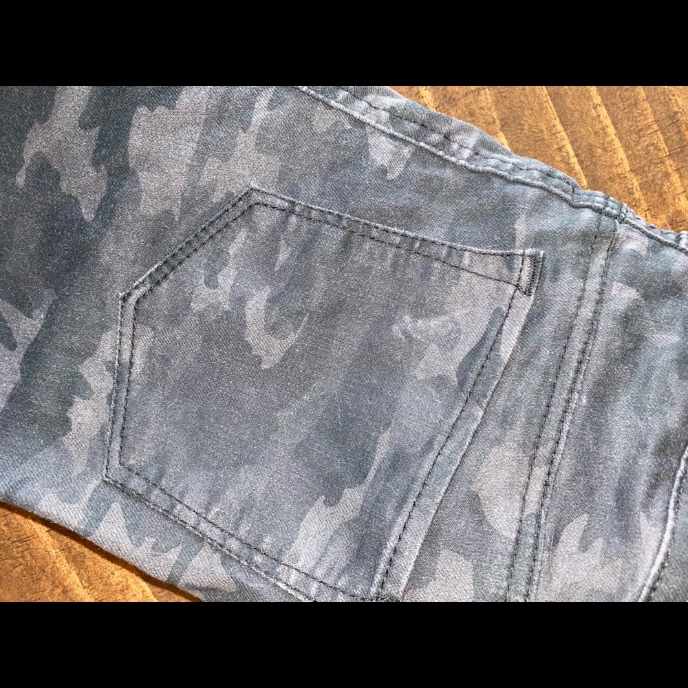 True Craft High Rise Skinny Black Distressed Camo